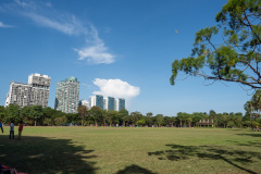 B090402