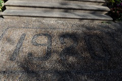 D293989