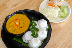 J Faai Baan Namyapoo เจ๊ฝ้ายขนมจีนน้ำยาปู