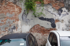 D091048