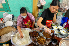 Khao Chae Mae Aon (Rice in Ice Water), The Crown Property Bureau Market (Rimnam market)