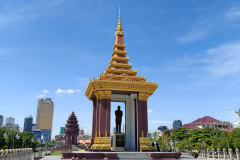 Neak Banh Teuk Park, Statue of His Majesty Preah Bat Samdech Preah Norodom Sihanouk