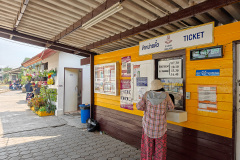 Ban Laem Railway Station, Tha Chalom